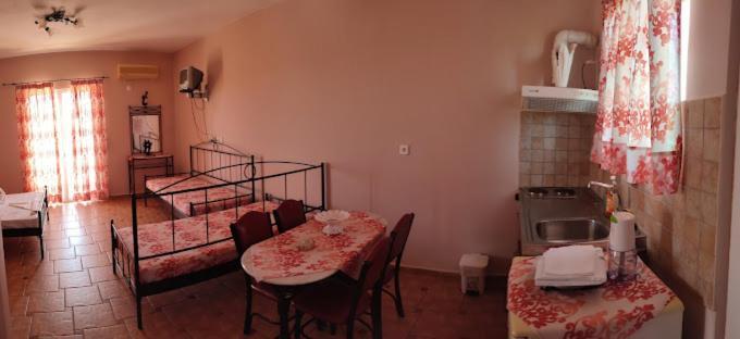 Hotel Takis Agios Georgios  Bagian luar foto