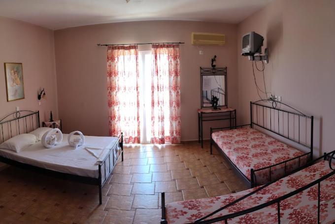 Hotel Takis Agios Georgios  Bagian luar foto